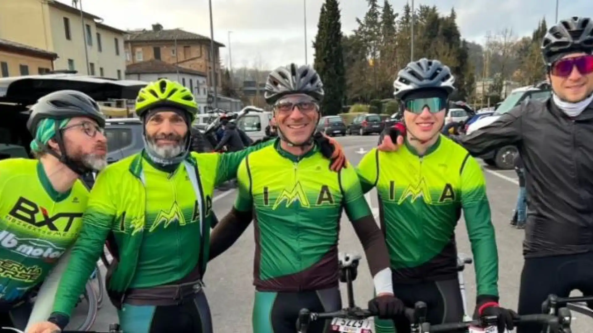 Siena: Isernia Mountain Adventures alla Gran Fondo Strade Bianche, la Leggendaria corsa ciclistica.